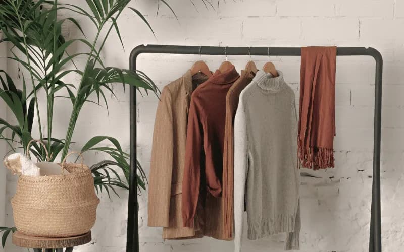 Ile można zarobić na odzieży używanej? Zaskakujące fakty i porady